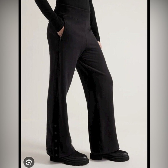 Athleta Pants - Athleta Retroplush Velvet Straight Leg Pant
Size Medium